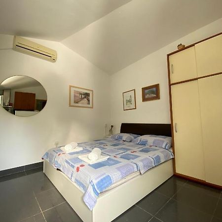 Apartmani Sara Omisalj Exterior photo