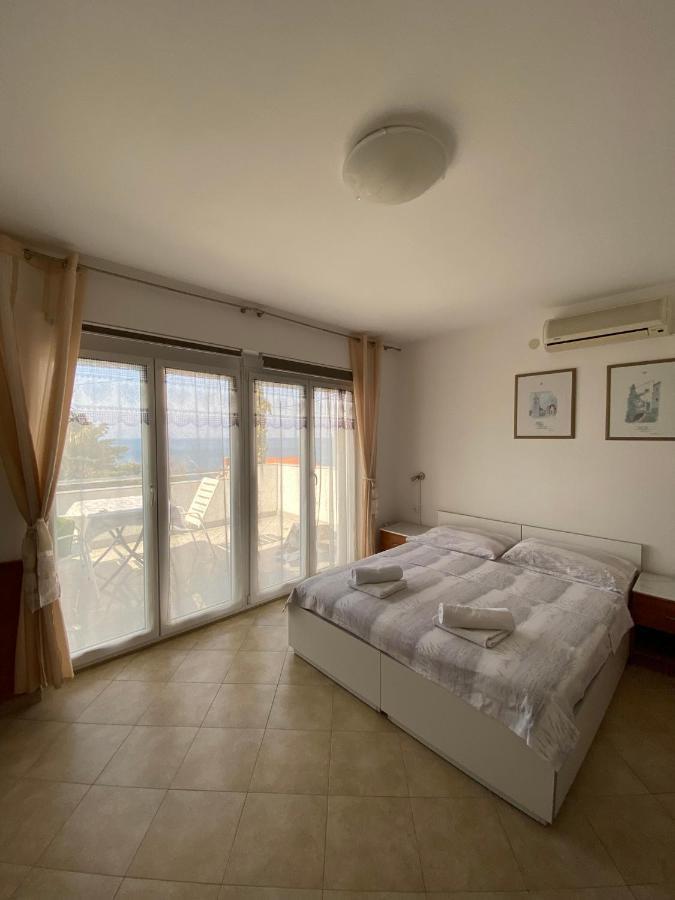 Apartmani Sara Omisalj Exterior photo