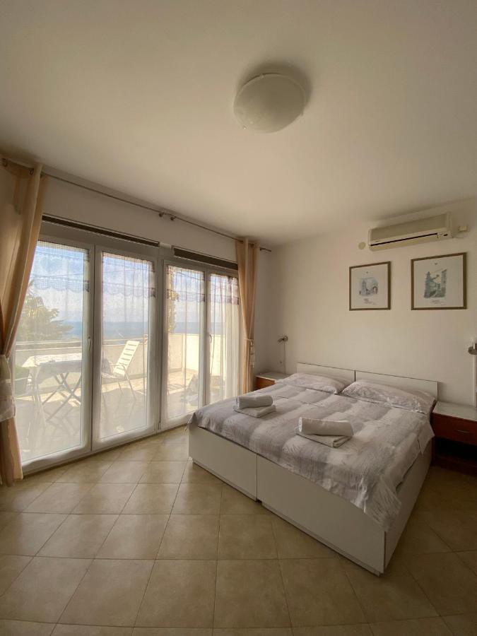 Apartmani Sara Omisalj Exterior photo