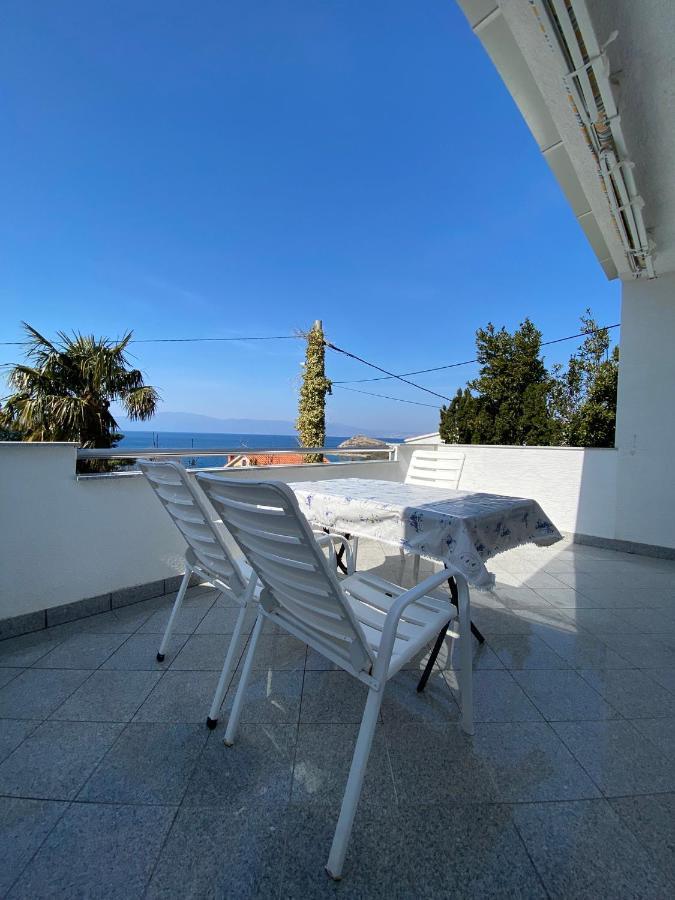 Apartmani Sara Omisalj Exterior photo
