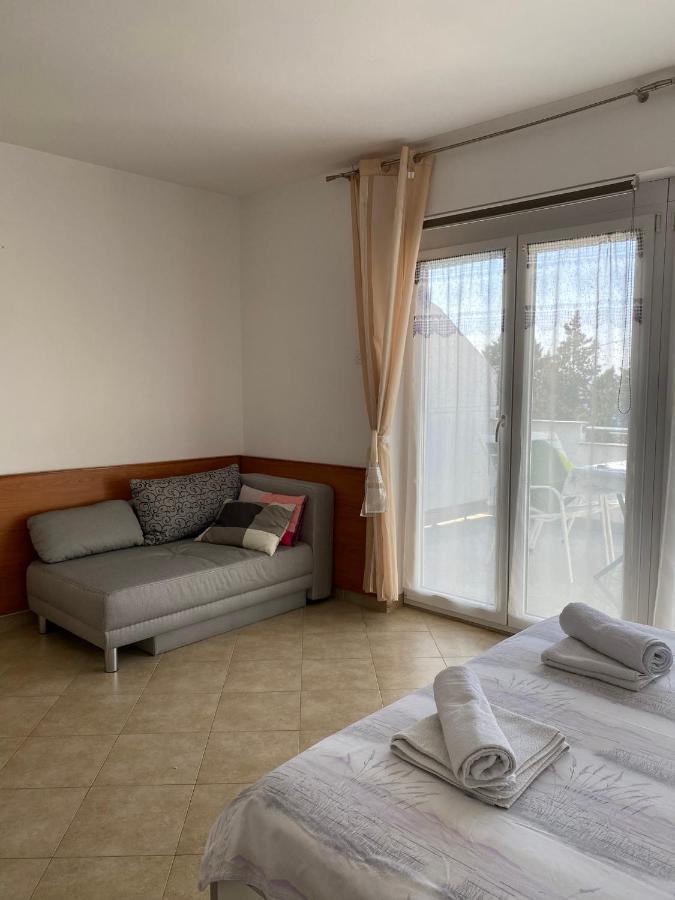 Apartmani Sara Omisalj Exterior photo