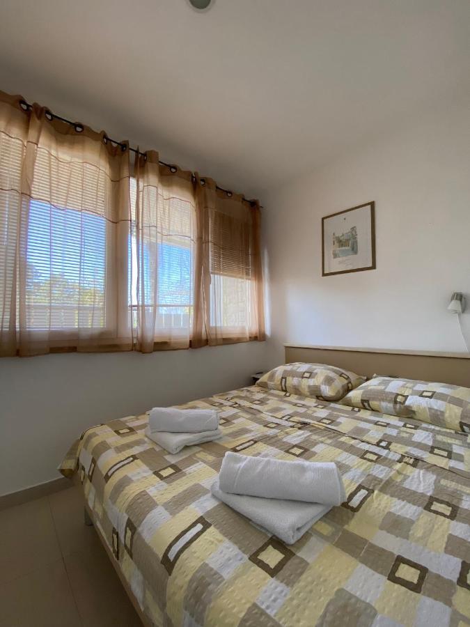 Apartmani Sara Omisalj Exterior photo