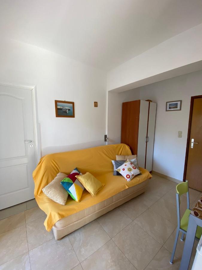 Apartmani Sara Omisalj Exterior photo