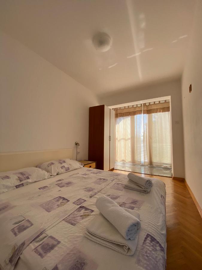 Apartmani Sara Omisalj Exterior photo
