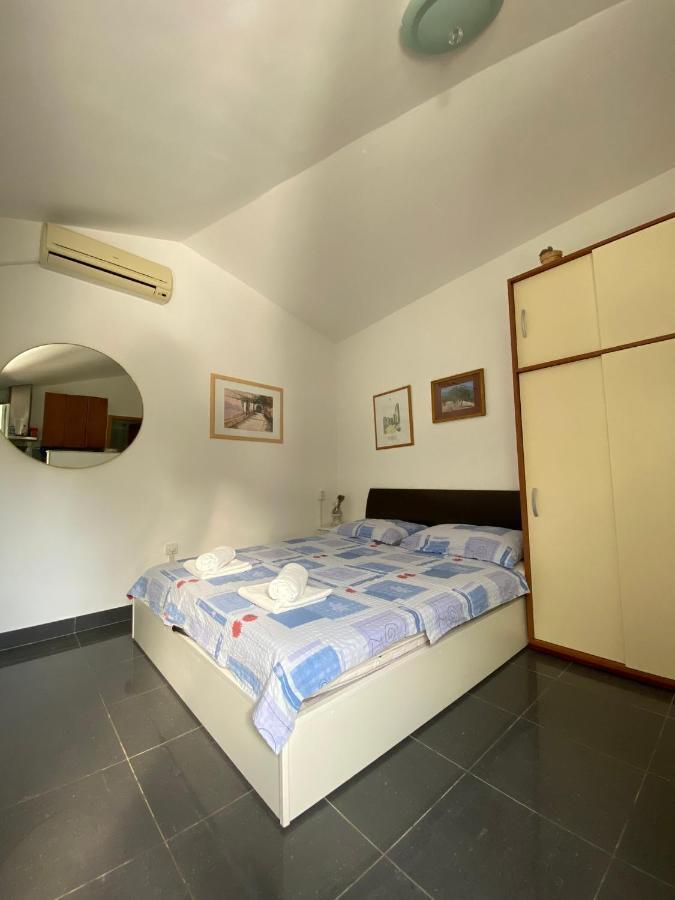 Apartmani Sara Omisalj Exterior photo